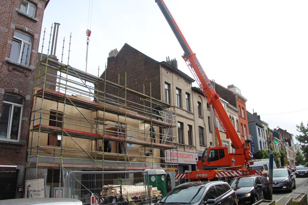 img_4978-studie-bureau-ingener-hout-massief-houten-paneel-clt-structuur-houtskelet-balken-gelamineerd-hout-gevels-gevelbekleding-in-hout-brussels